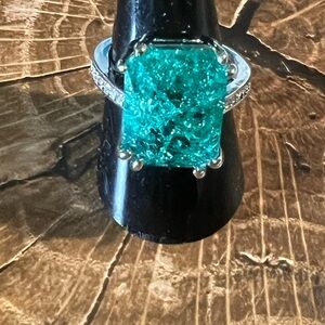 Elegant Silver and Aqua Green Ring